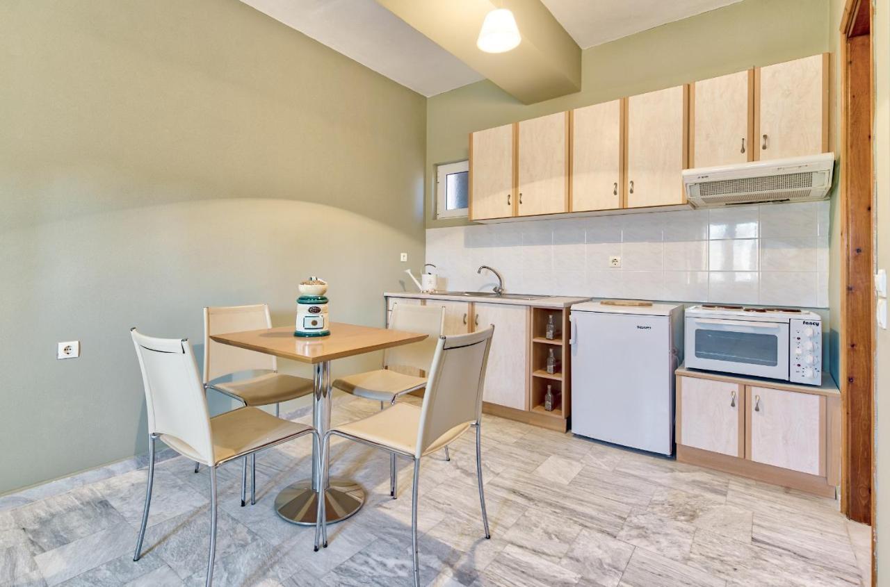Avesta Apartments - 200M From The Beach Vasilikí エクステリア 写真